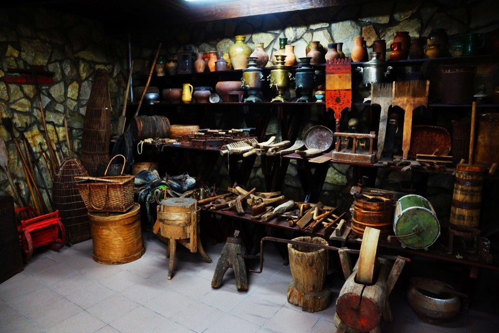 Станица Еланская, музей геноцида казачества. Утварь и инструменты старинного казачьего быта Станица Еланская, музей геноцида казачества. Утварь и инструменты старинного казачьего быта