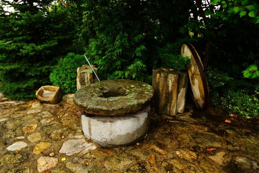 Станица Еланская, музей геноцида казачества. Утварь и инструменты старинного казачьего быта Станица Еланская, музей геноцида казачества. Утварь и инструменты старинного казачьего быта