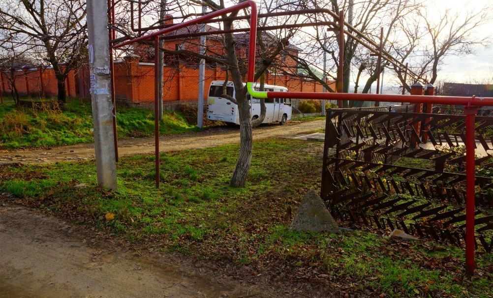 Противотанковые надолбы на рубежах обороны вокруг Ростова-на-Дону Противотанковые надолбы на рубежах обороны вокруг Ростова-на-Дону