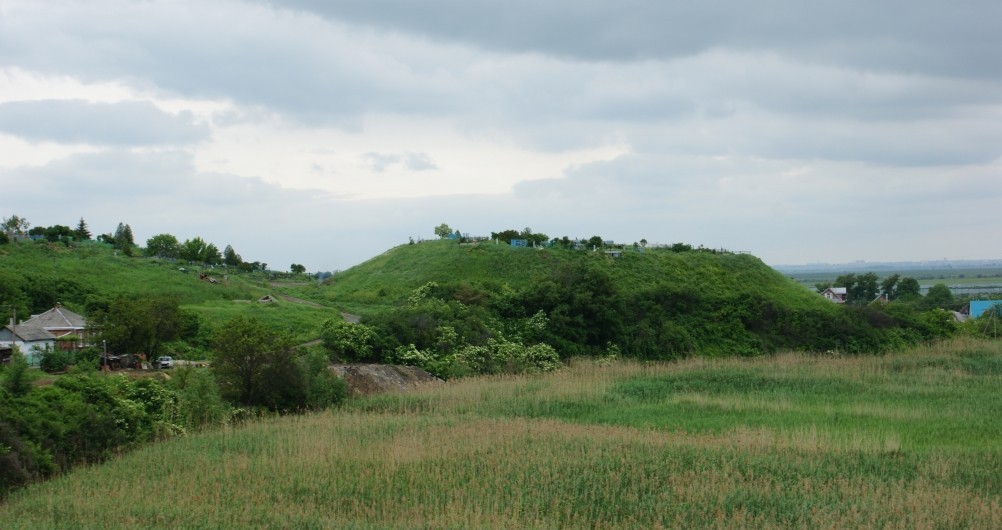 Противотанковые надолбы на рубежах обороны вокруг Ростова-на-Дону. Сухо-Чалтырьское городище Противотанковые надолбы на рубежах обороны вокруг Ростова-на-Дону. Сухо-Чалтырьское городище