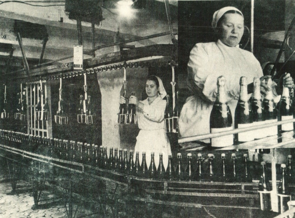 Промышленность Дона Комбинат шампанских вин. Промышленность Дона Комбинат шампанских вин.