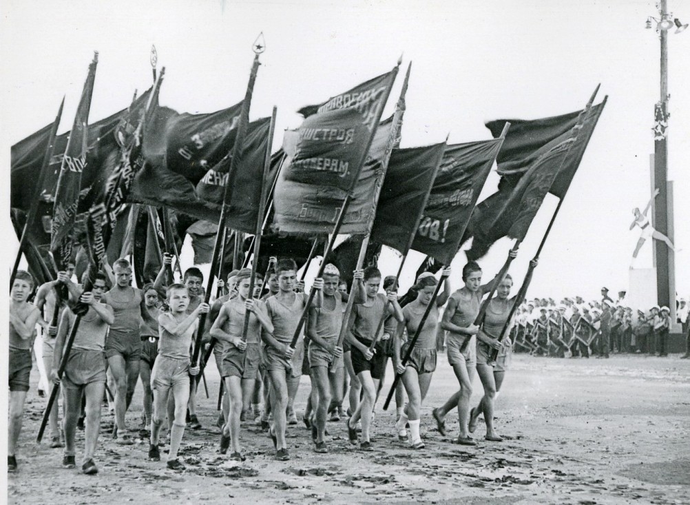 Первомайские и ноябрьские демонстрации в Ростове-на-Дону Первомайские и ноябрьские демонстрации в Ростове-на-Дону