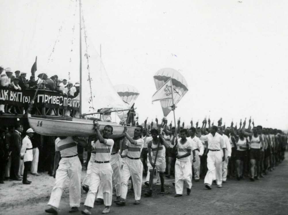 Первомайские и ноябрьские демонстрации в Ростове-на-Дону Первомайские и ноябрьские демонстрации в Ростове-на-Дону