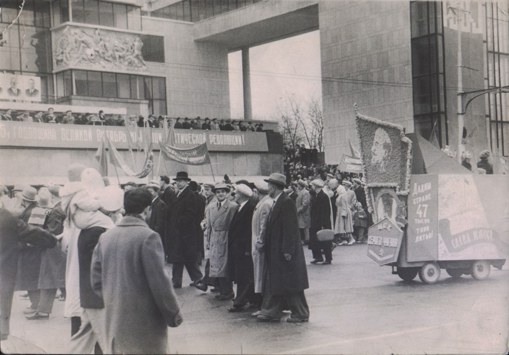Первомайские и ноябрьские демонстрации в Ростове-на-Дону Первомайские и ноябрьские демонстрации в Ростове-на-Дону