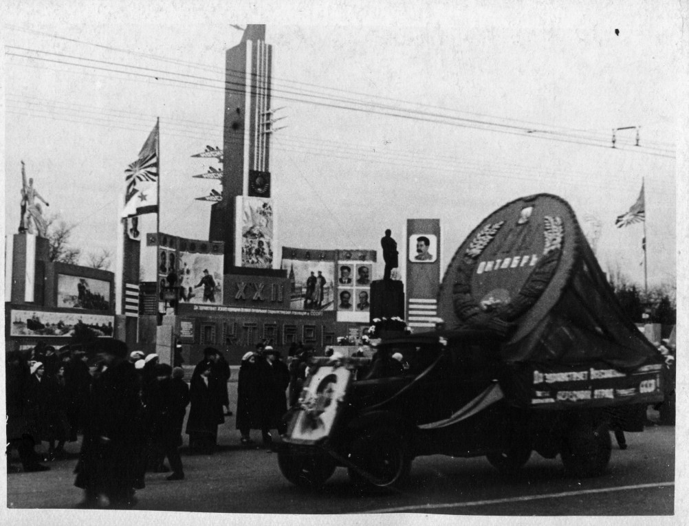 Первомайские и ноябрьские демонстрации в Ростове-на-Дону Первомайские и ноябрьские демонстрации в Ростове-на-Дону