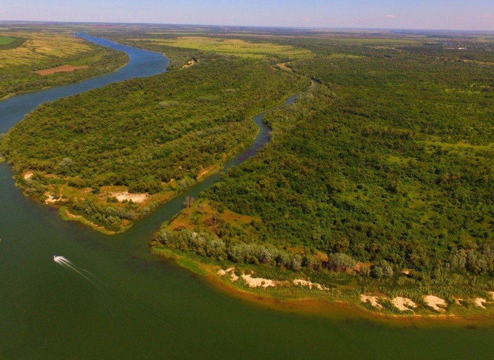 Место слияния Дона и Северского Донца у островов Куркин и Чебачий. Место слияния Дона и Северского Донца у островов Куркин и Чебачий.