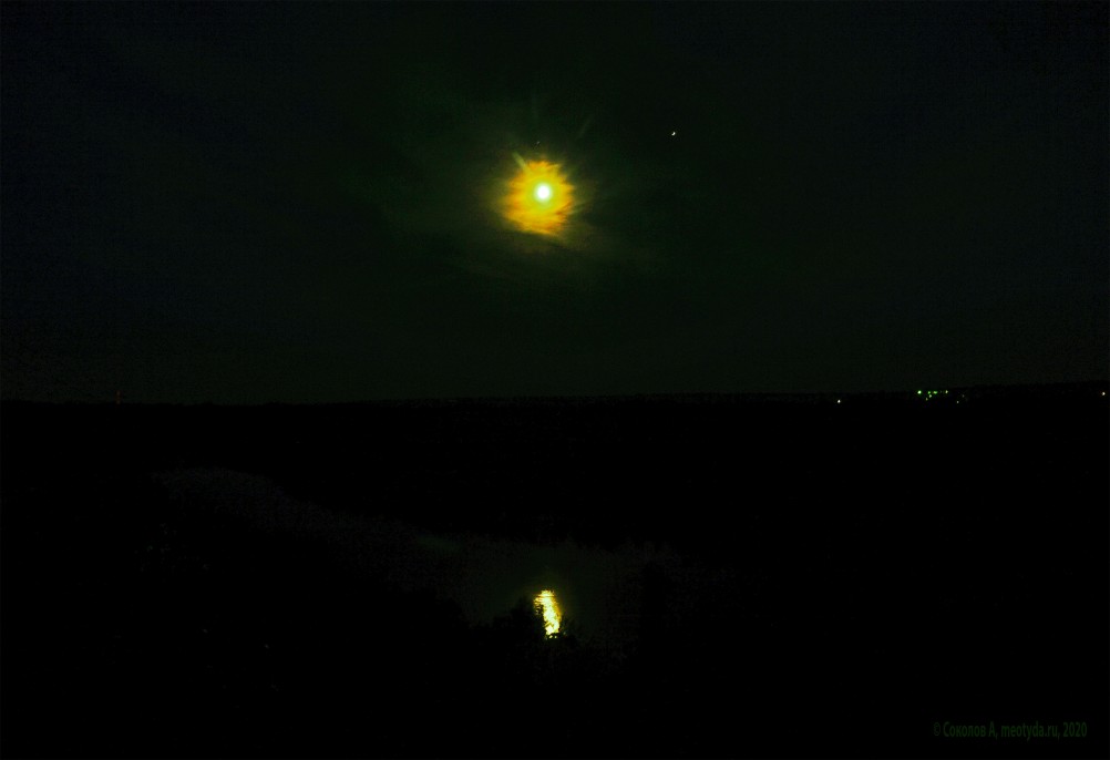 Лунная ночь на Дону в Вешенской в начале сентября