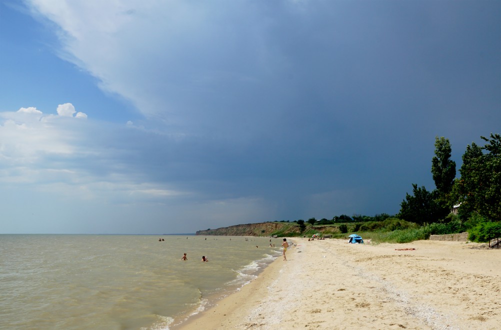 Азовское побережье у поселка Приазовский