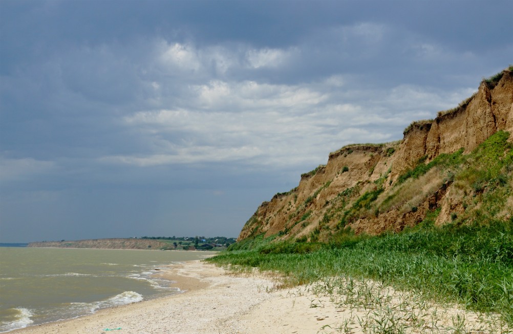 Азовское побережье у поселка Приазовский