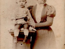 Нина Гахаева с племянником Сережей Готовицким. Ориентировочно 1900г.